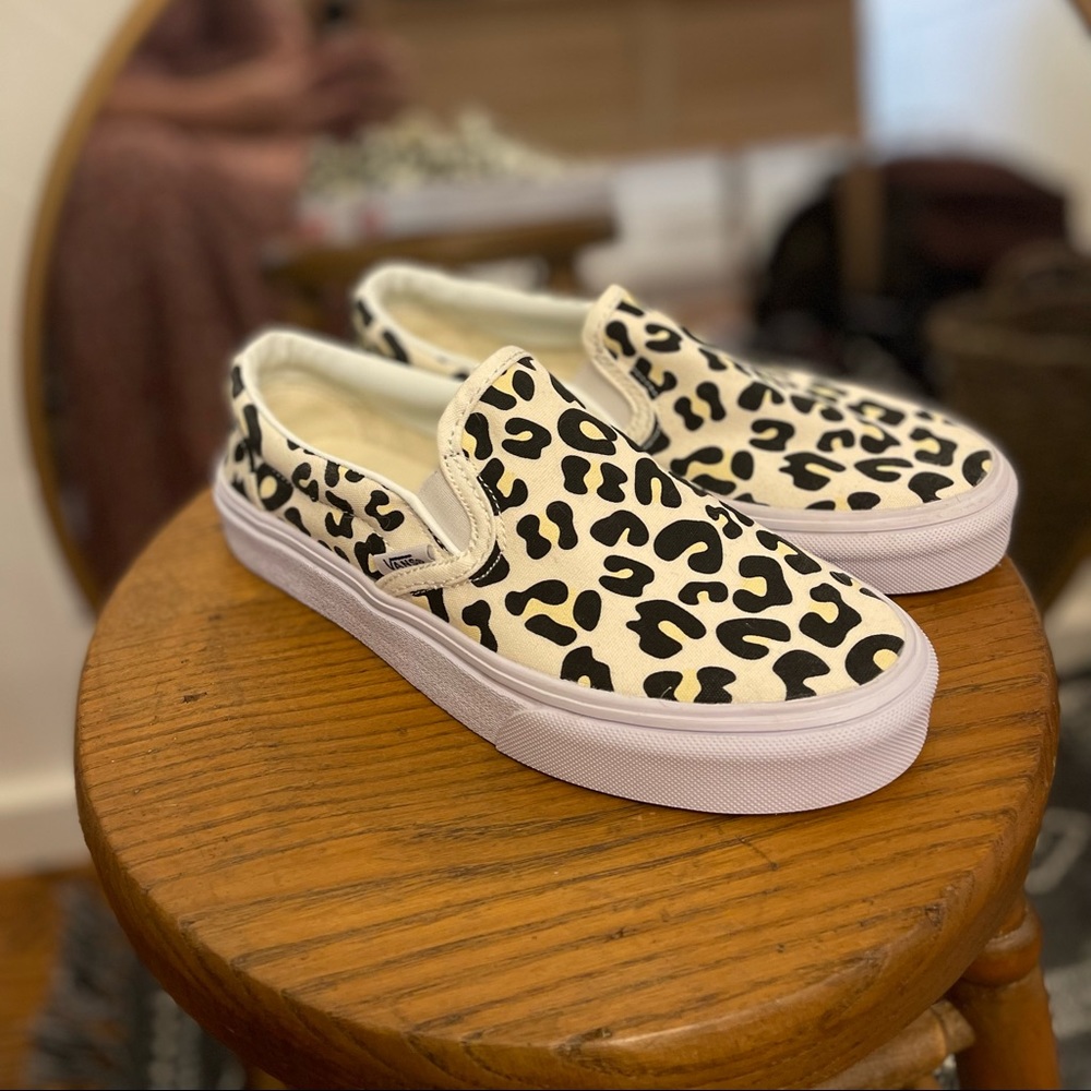 NEW Van’s cheetah print sz 7